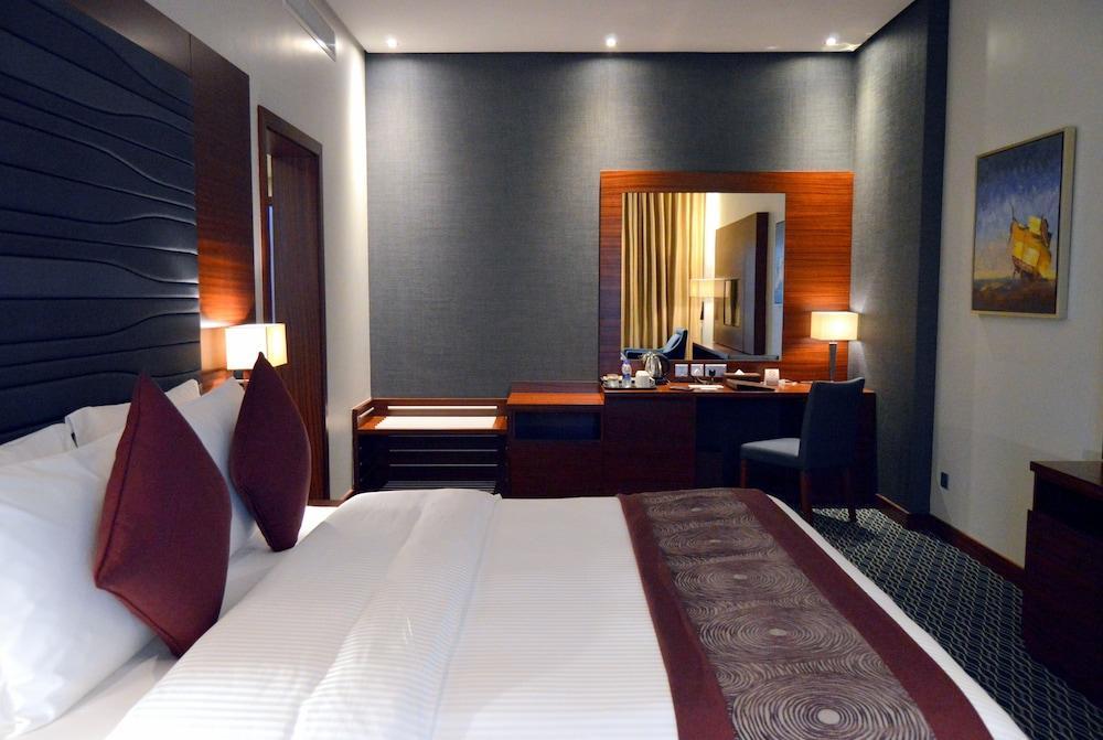 Ramada By Wyndham Manama City Centre Esterno foto