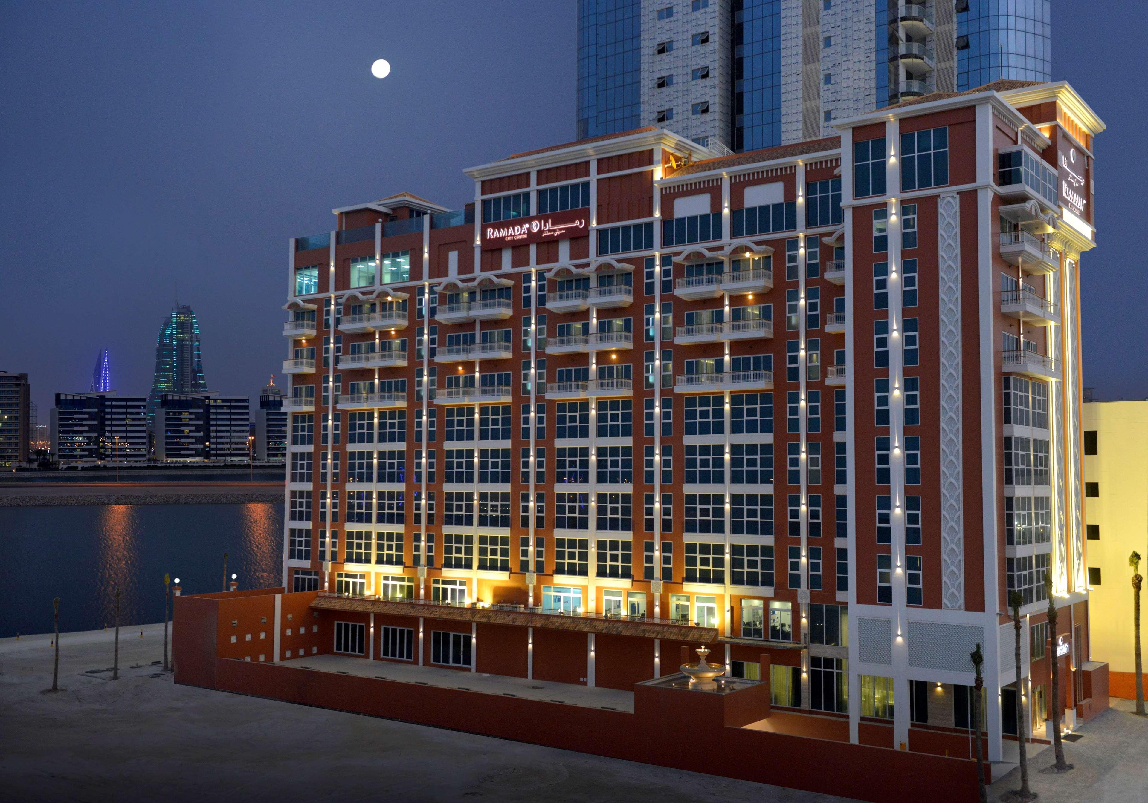 Ramada By Wyndham Manama City Centre Esterno foto