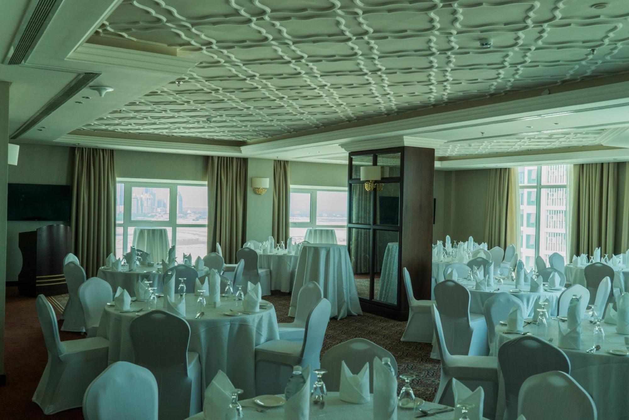 Ramada By Wyndham Manama City Centre Esterno foto