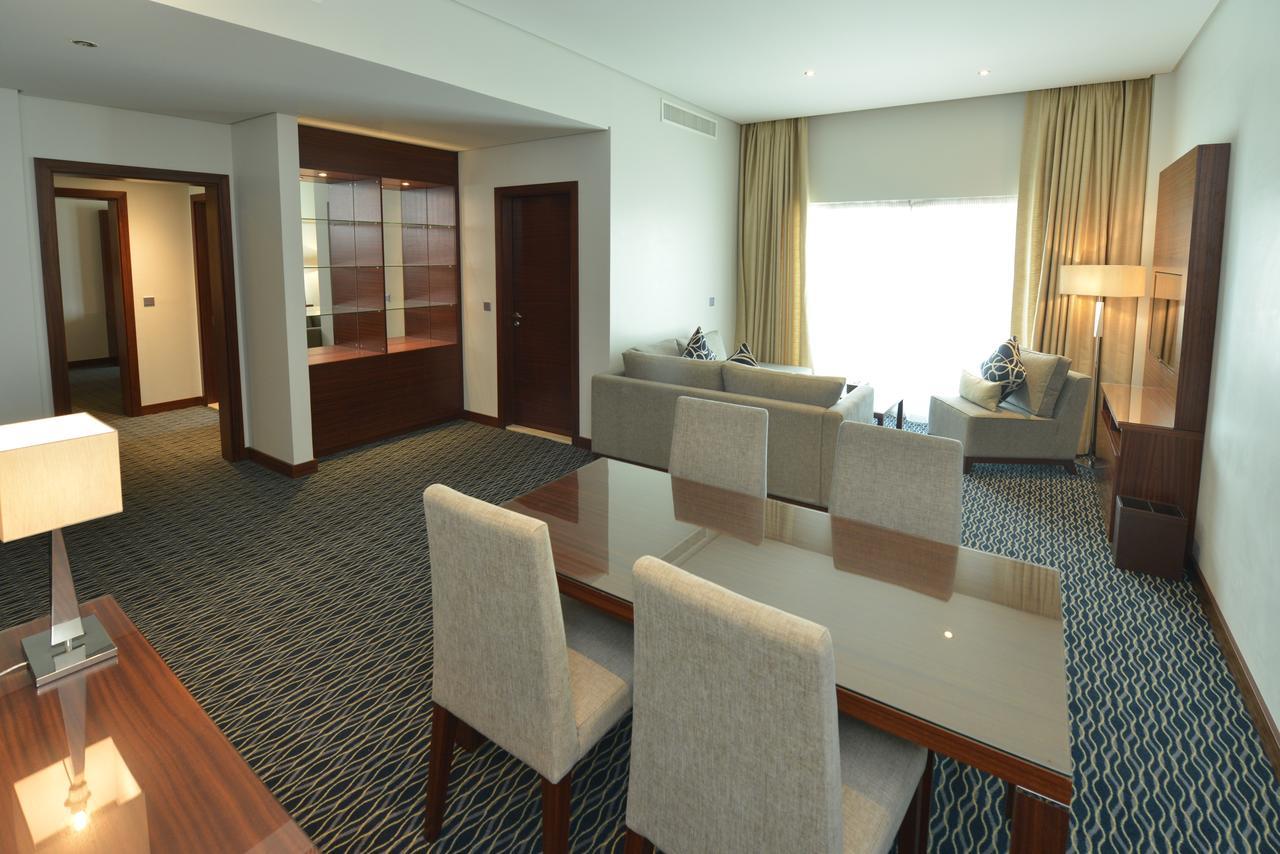 Ramada By Wyndham Manama City Centre Esterno foto