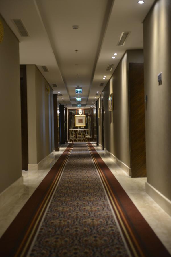 Ramada By Wyndham Manama City Centre Esterno foto