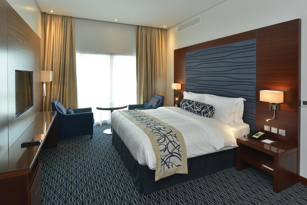 Ramada By Wyndham Manama City Centre Esterno foto