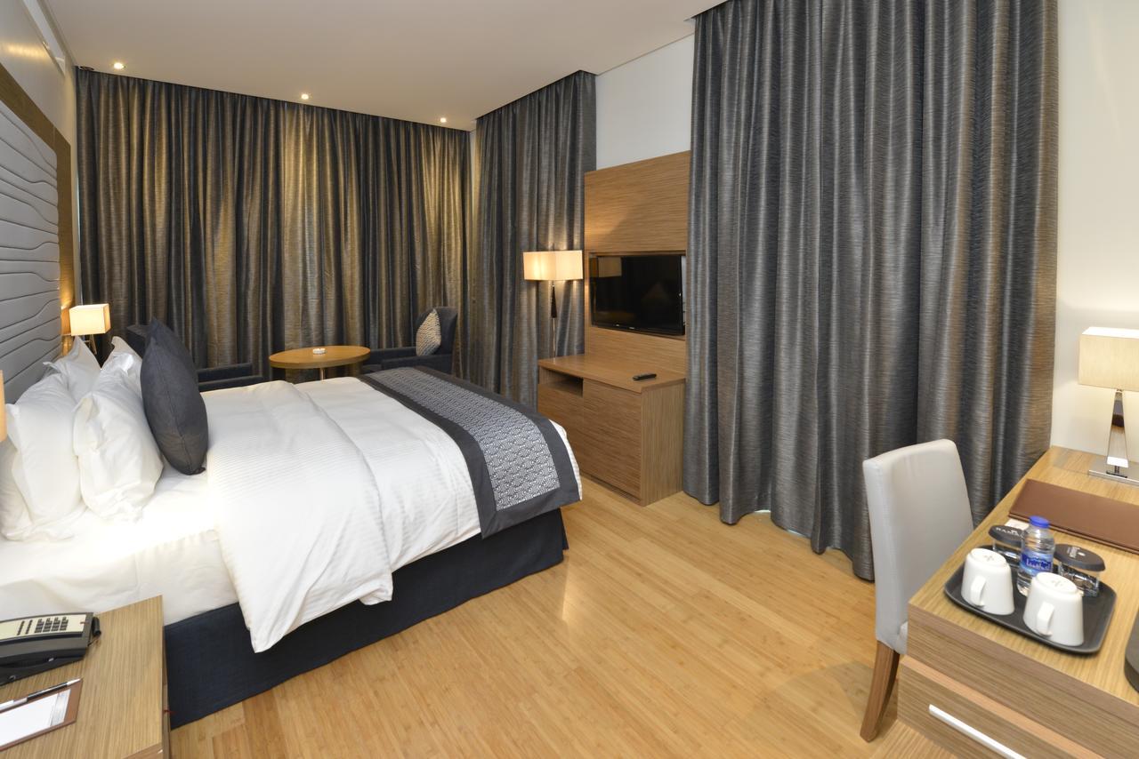 Ramada By Wyndham Manama City Centre Esterno foto