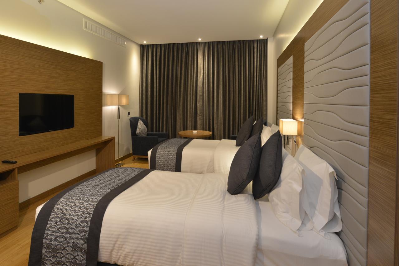 Ramada By Wyndham Manama City Centre Esterno foto