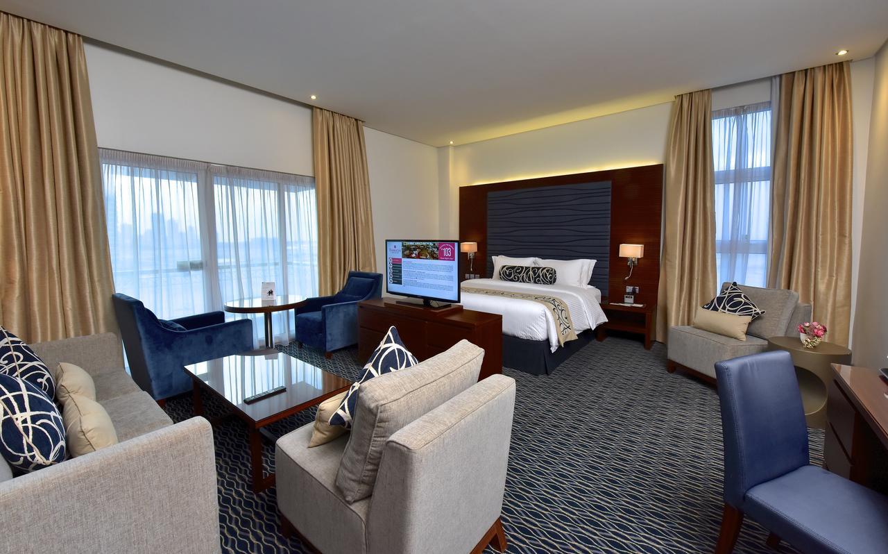Ramada By Wyndham Manama City Centre Esterno foto