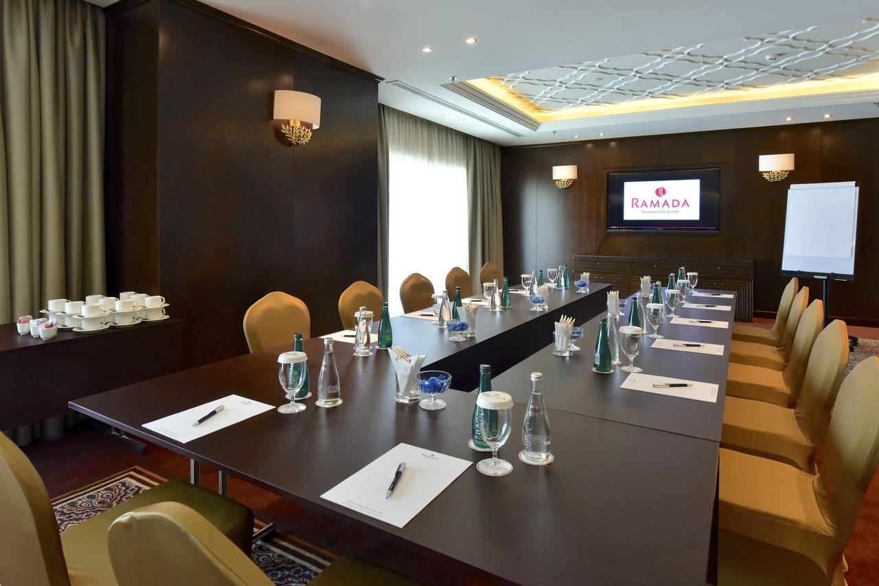 Ramada By Wyndham Manama City Centre Esterno foto