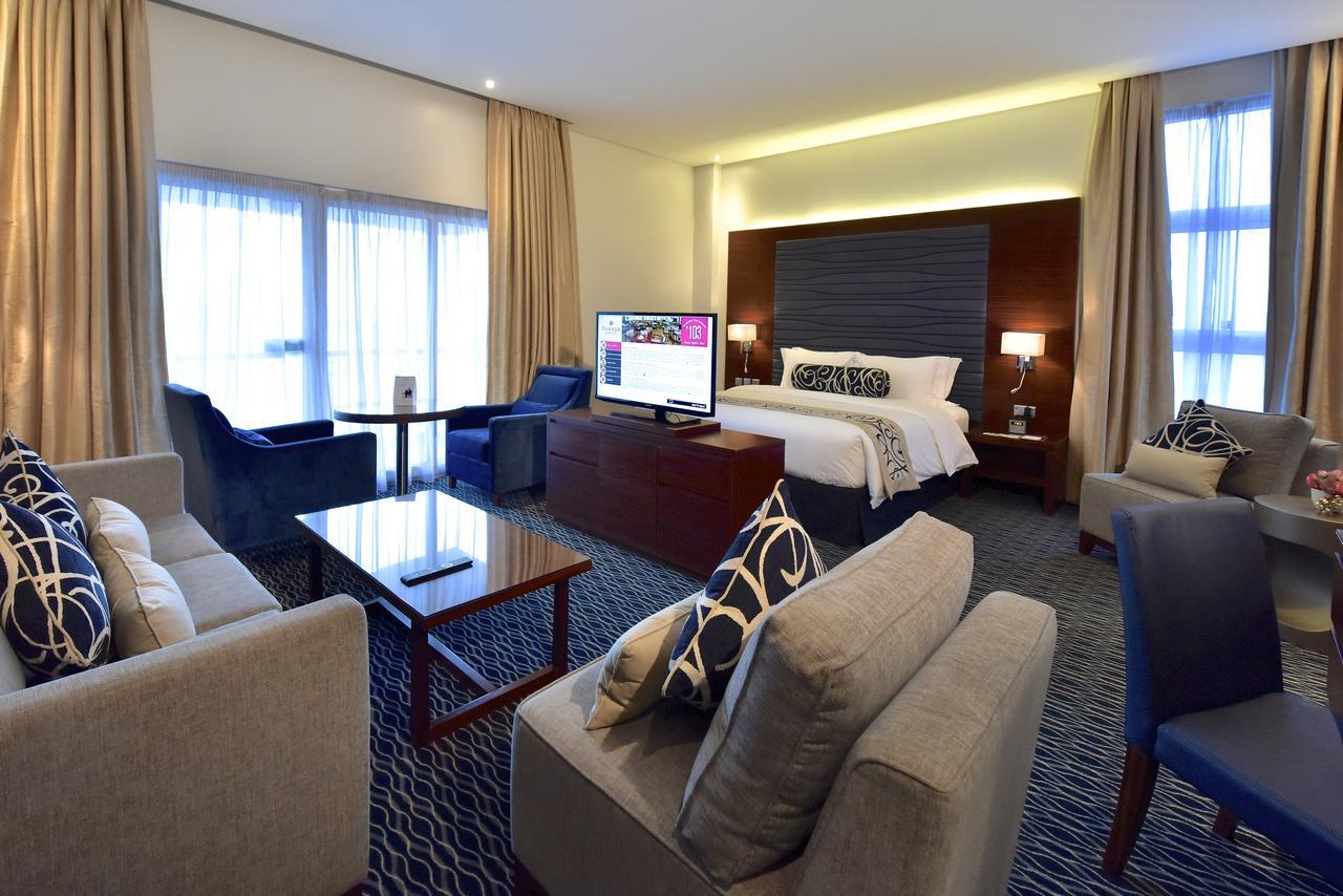Ramada By Wyndham Manama City Centre Esterno foto