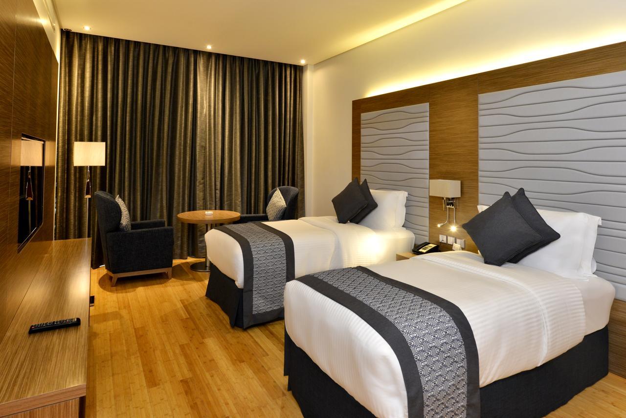 Ramada By Wyndham Manama City Centre Esterno foto