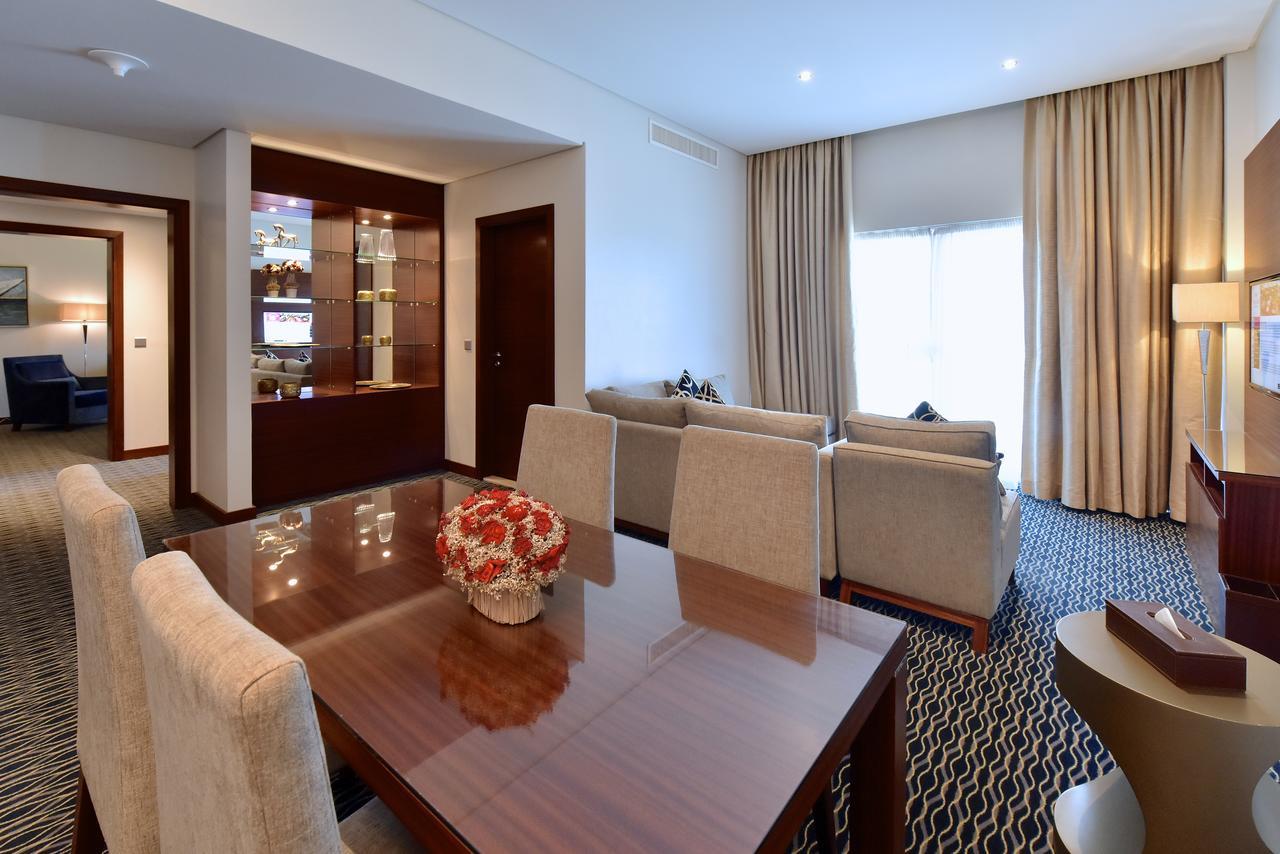 Ramada By Wyndham Manama City Centre Esterno foto