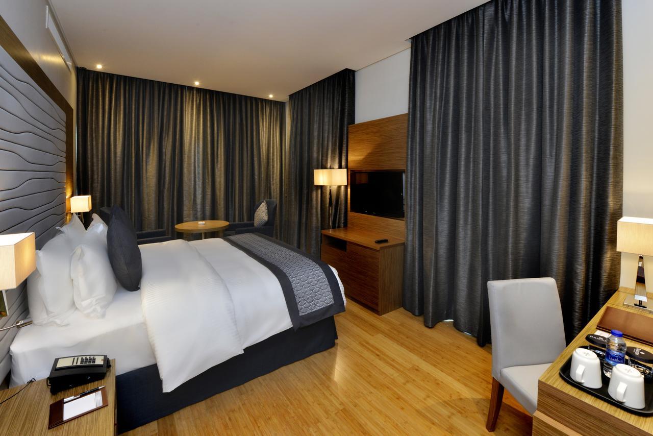 Ramada By Wyndham Manama City Centre Esterno foto
